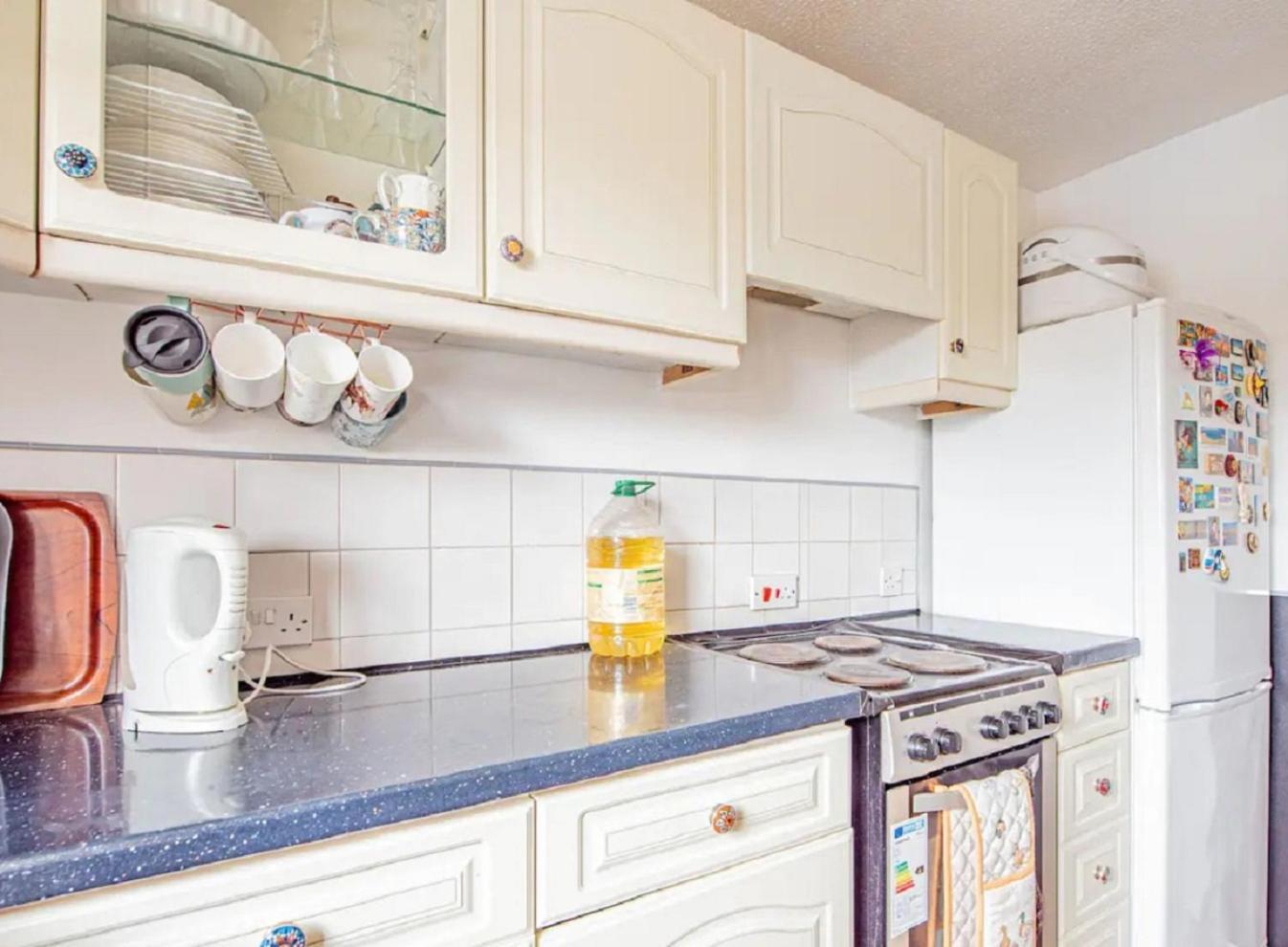 Home Away Home Near Heathrow Airport Cowley  Екстер'єр фото