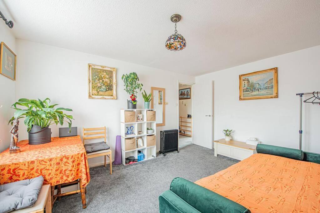 Home Away Home Near Heathrow Airport Cowley  Екстер'єр фото